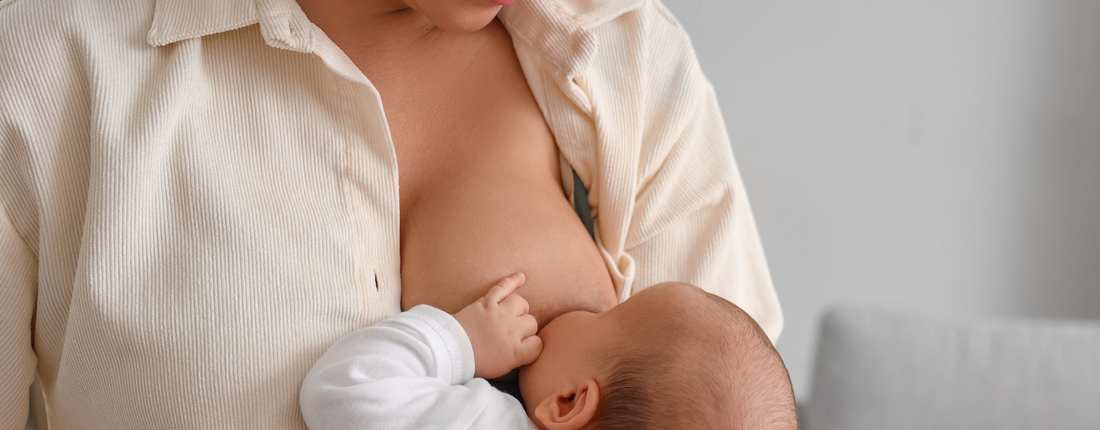 femme qui allaite son bébé